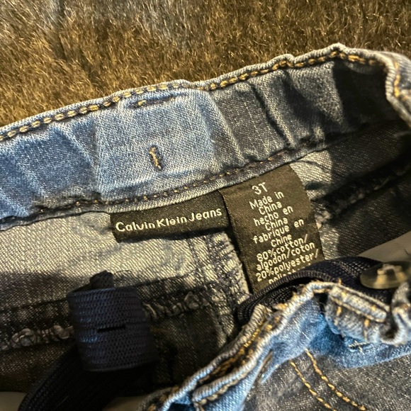 Boy’s Calvin Klein Jeans ( 3T ) - Picture 2 of 3